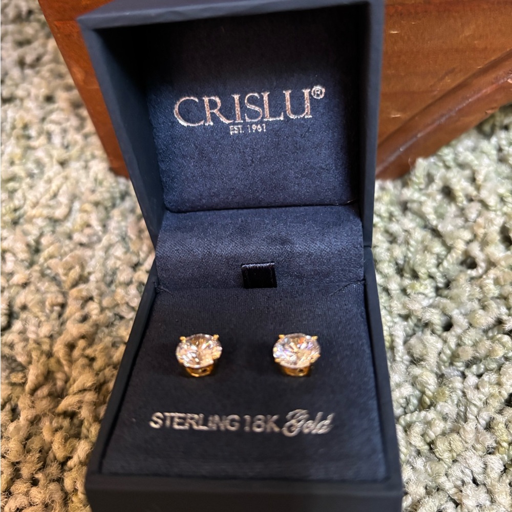 Crislu 18k gold stud earrings